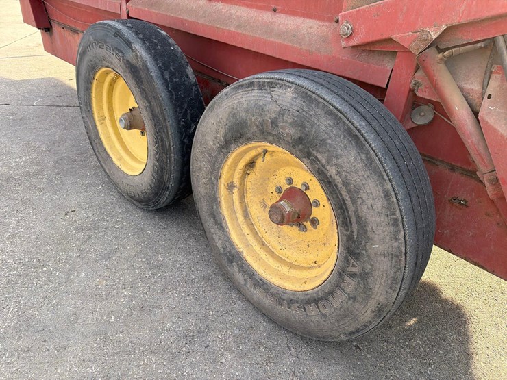 new-holland-195-image-14