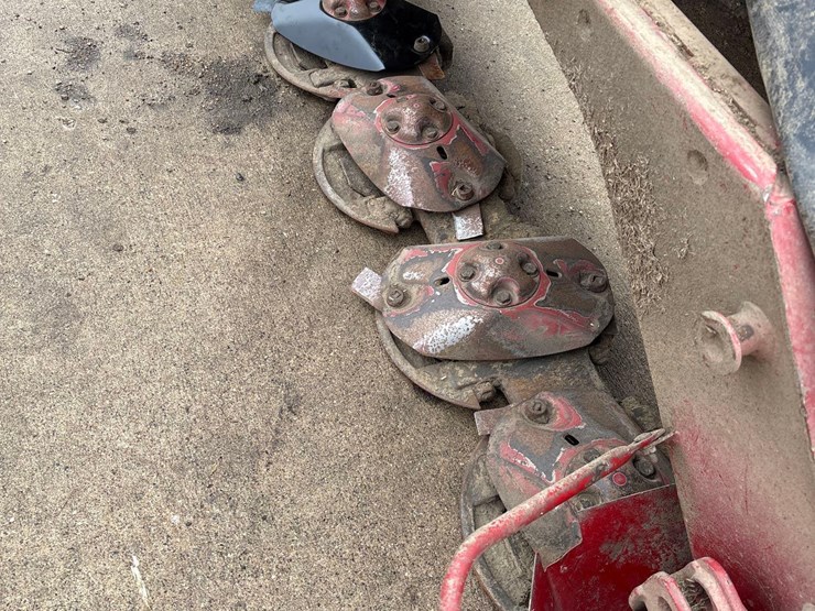 2014-new-holland-h6740-image-8