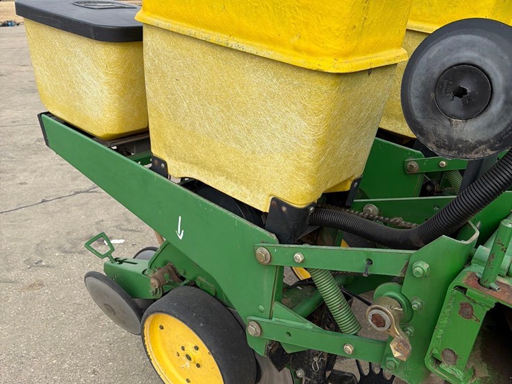 john-deere-7200-image-42