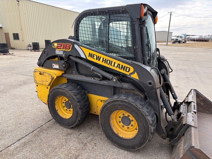 2011-new-holland-l218-image-23