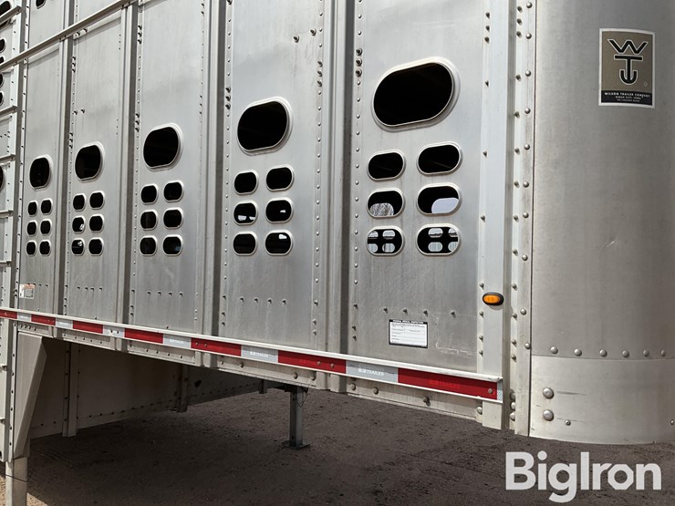 2015-wilson-livestock-trailer-image-12