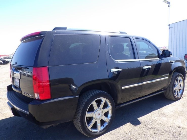 2009-cadillac-escalade-image-3