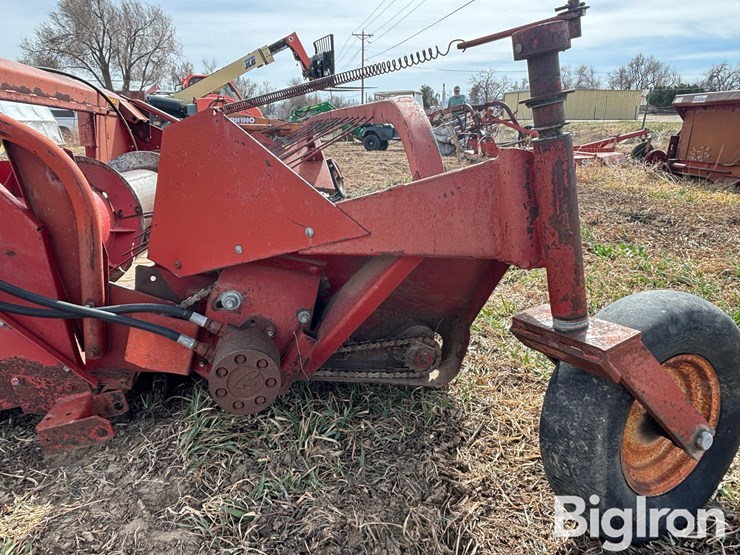 international-810-image-15