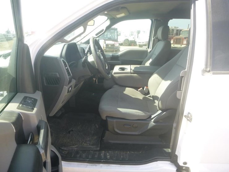 2020-ford-f150-image-8