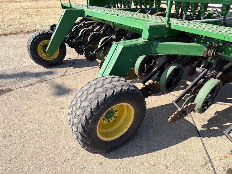 john-deere-750-image-23