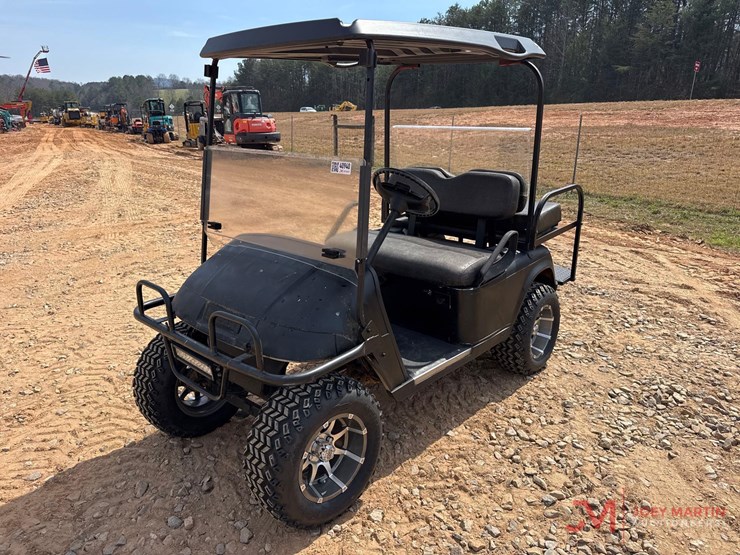 ez-go4-seater-gas-powered-golf-cart-image-4