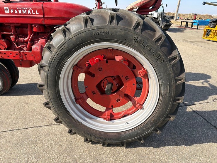 1953-farmall-super-m-tractor-image-6