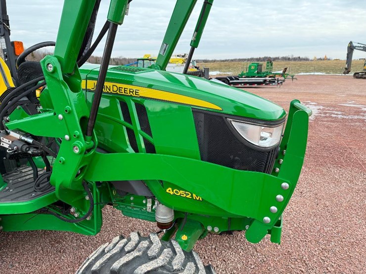 john-deere-4052m-image-39