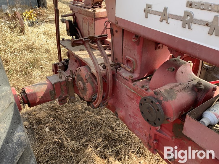1954-farmall-400-2wd-tractor-image-10