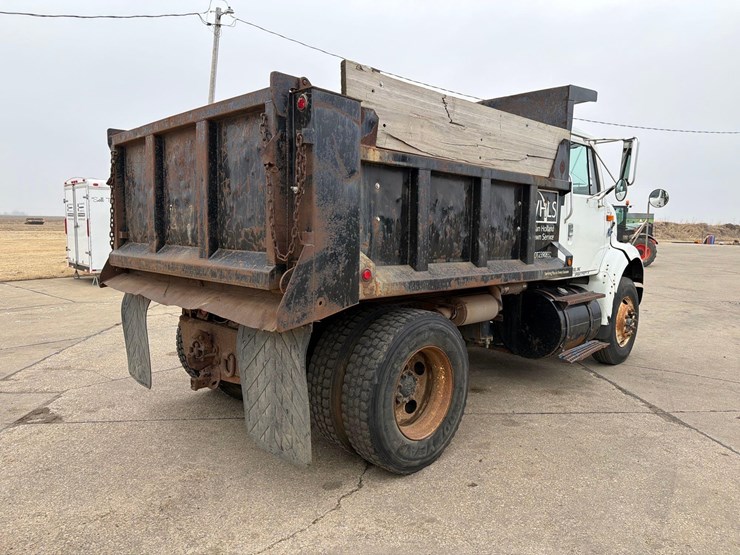 2000-international-8100-image-4