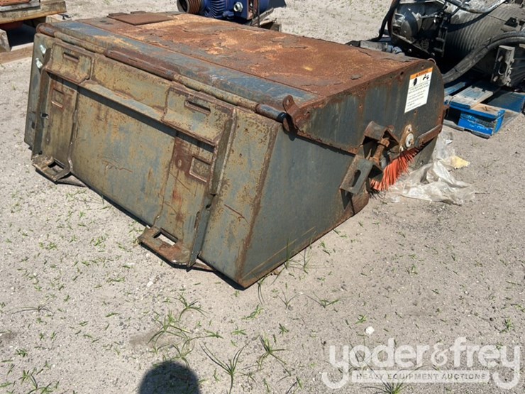 bobcat-78"-box-sweeper-image-3