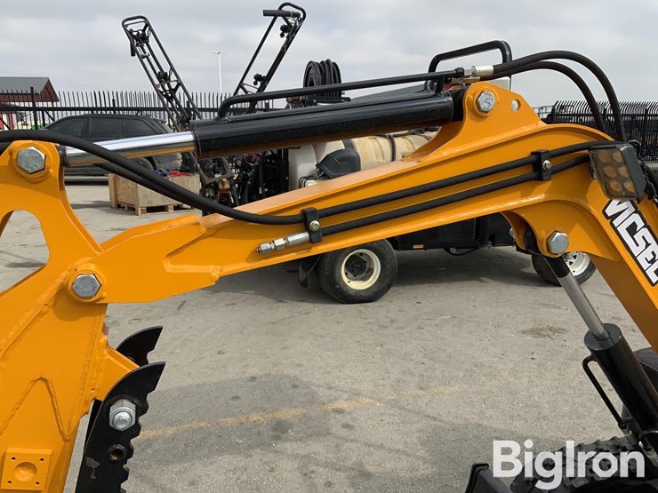 2025-massey-ferguson-730-image-11