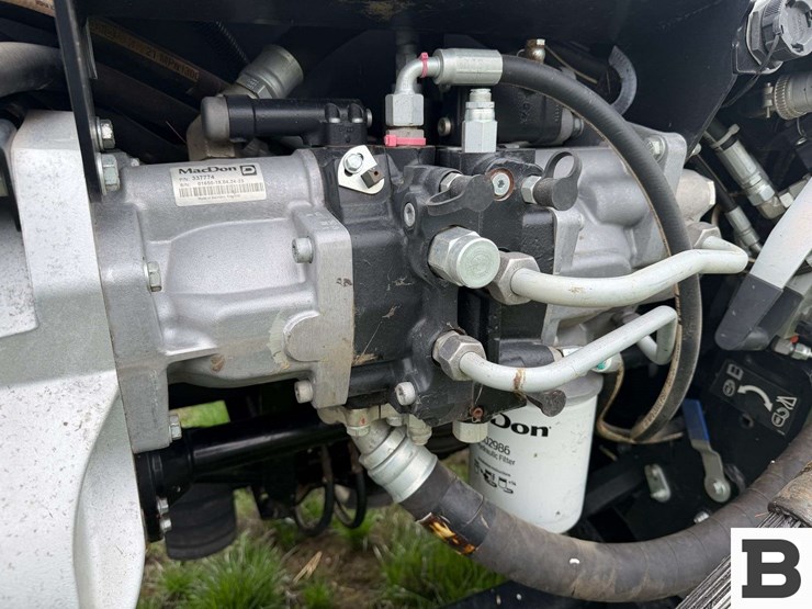 2023-mac-don-fd240-image-22