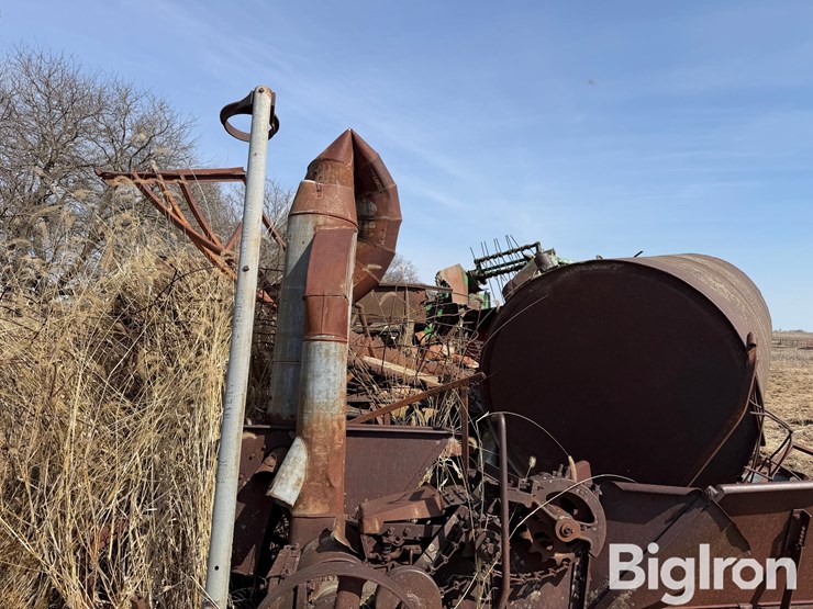 farm-scrap-metal-pile-image-18