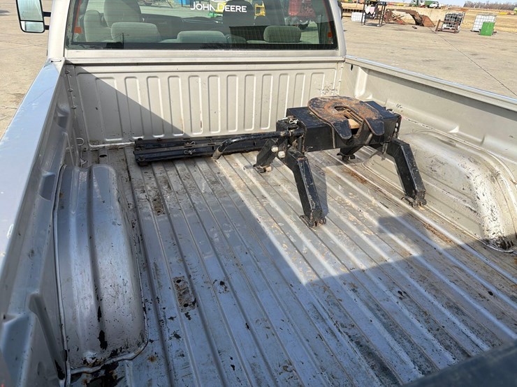 2005-chevrolet-k2500-image-23