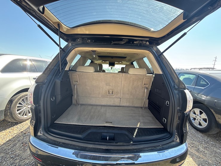 2011-gmc-acadia-image-30