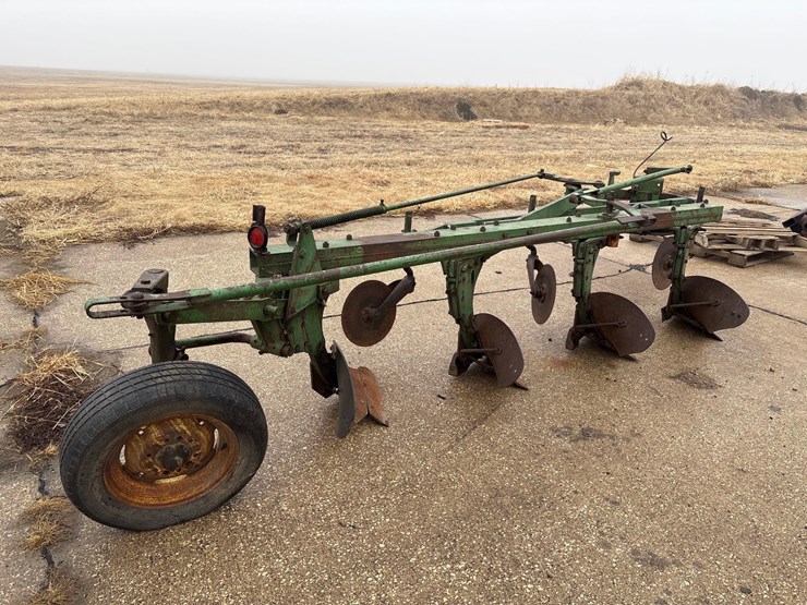 john-deere-4-bottom-plow-image-2