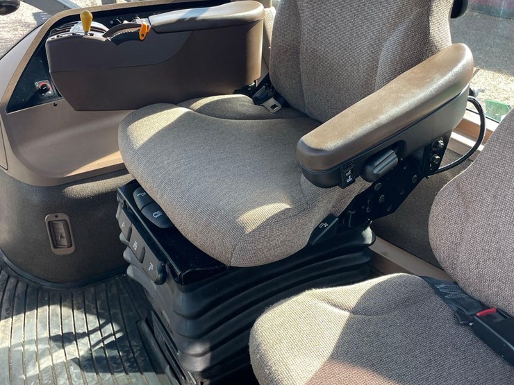 2004-john-deere-8120-image-31