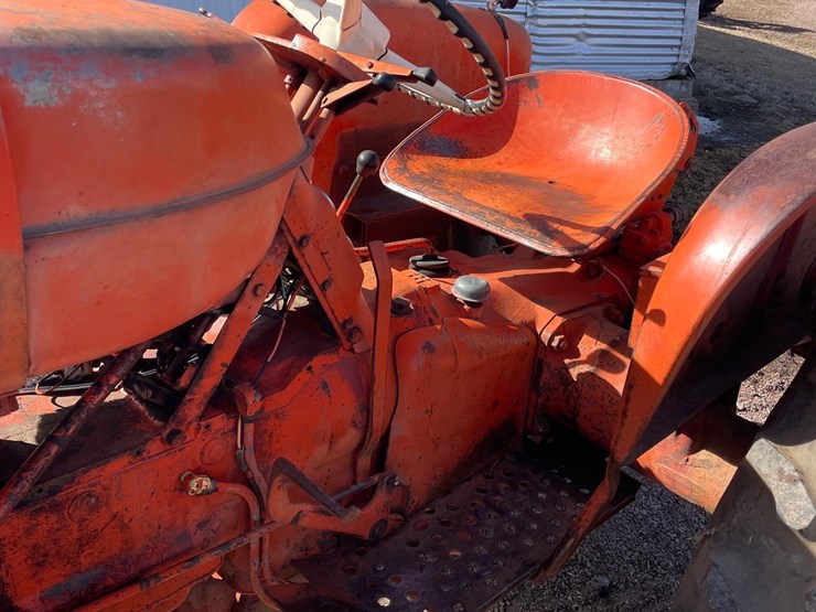 allis-chalmers-d15-2wd-tractor-image-28