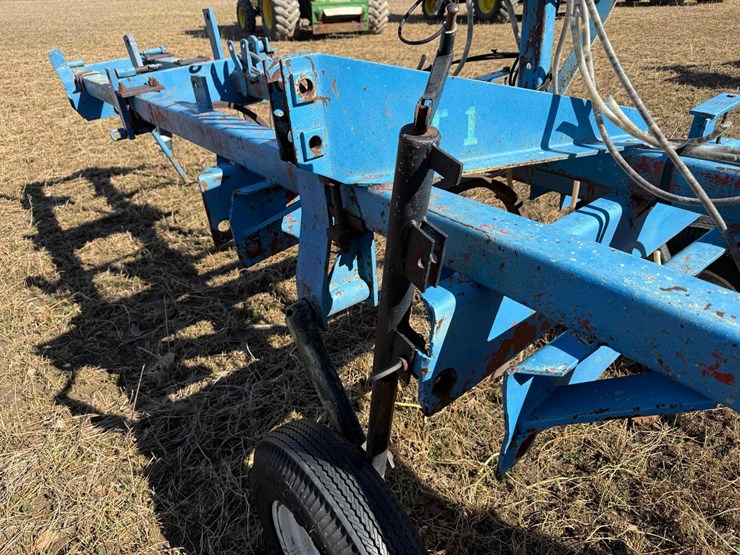 nh3-9-shank-tool-bar-image-4