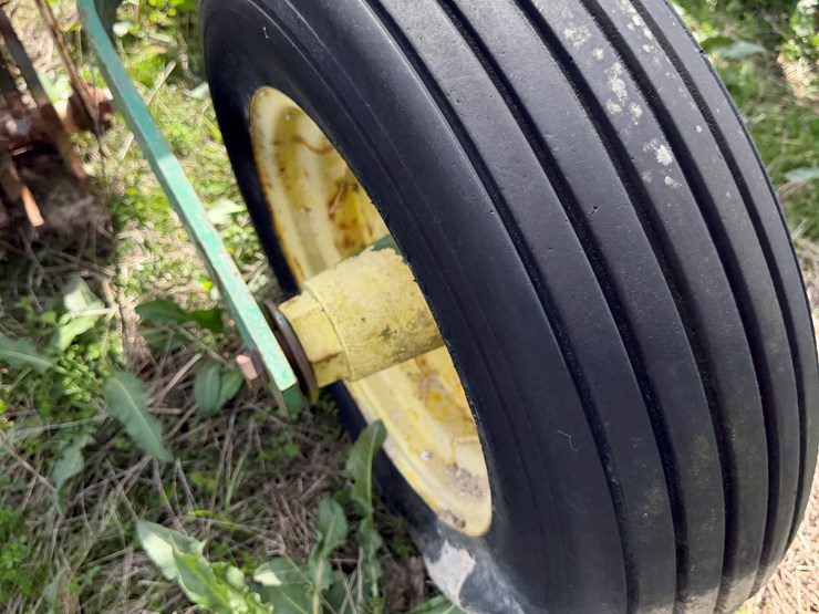 john-deere-12-image-16