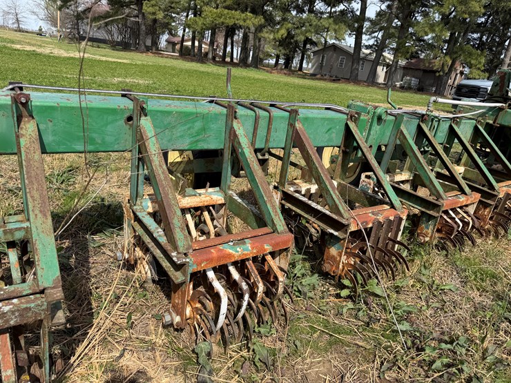 john-deere-12-image-40