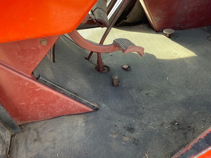 allis-chalmers-7040-2wd-tractor—1-owner-image-27