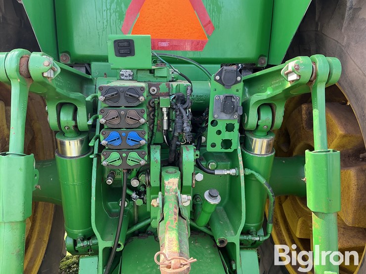 2010-john-deere-8320r-image-15