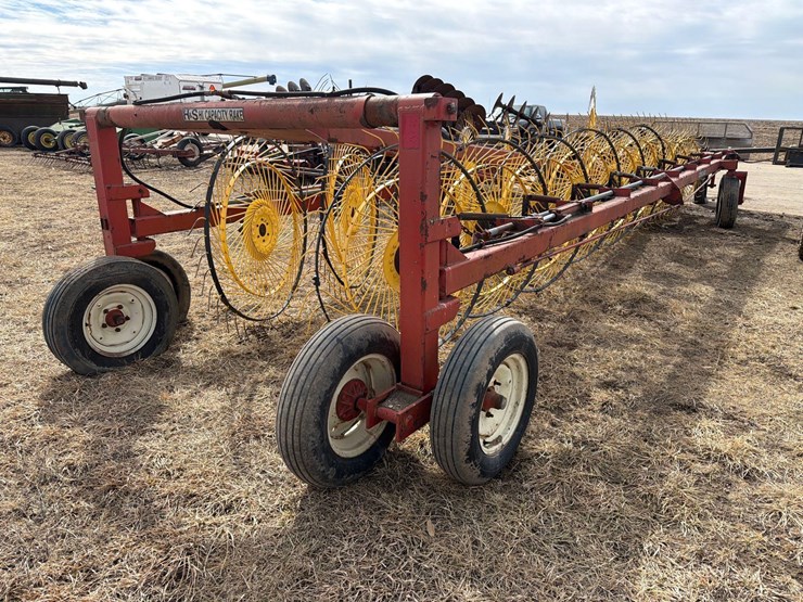 h&s-18-wheel-pull-type-rake-image-3