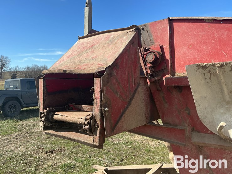 kelly-ryan-feed-wagon-image-16