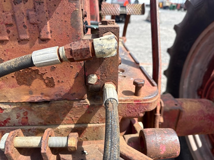 #75-•-mccormick-farmall-450-tractor-933-inv#-42875-image-9