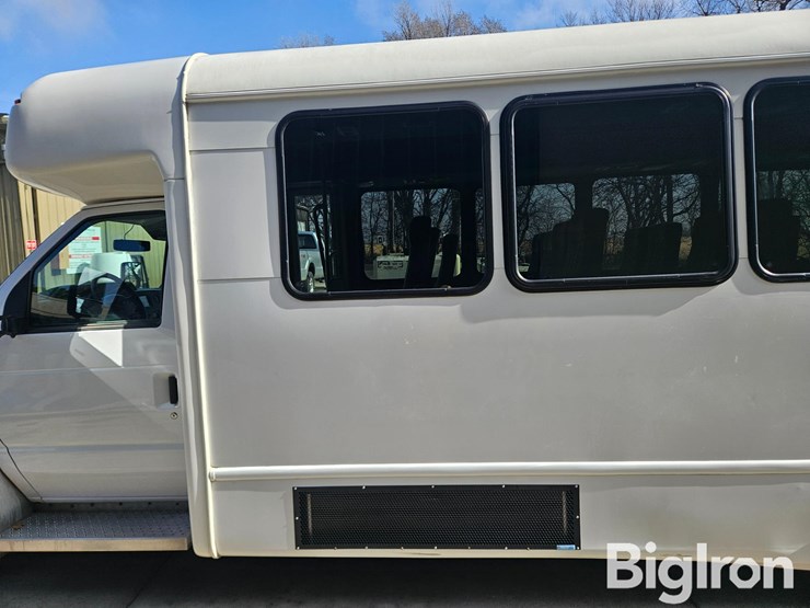 2016-ford-e450-image-17