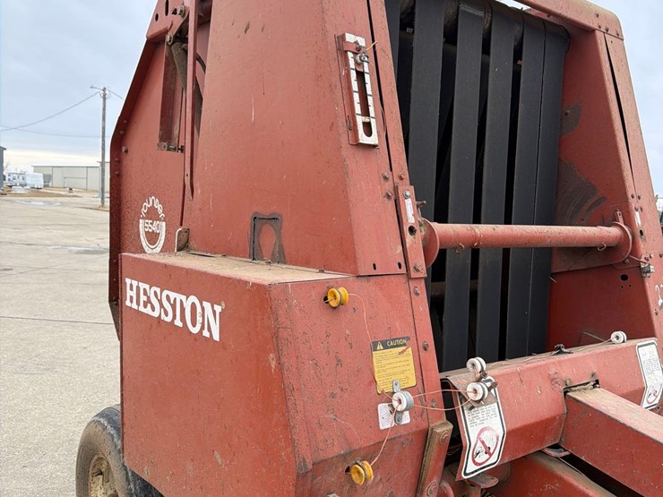 hesston-5540-image-12