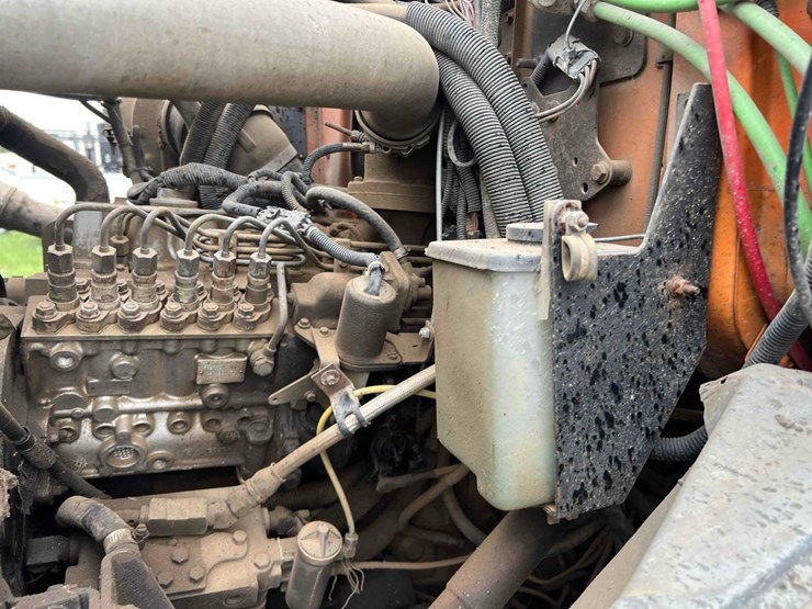 1995-ford-l8000-image-10