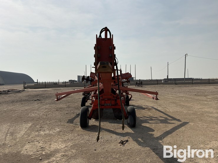 hesston-2410-image-2