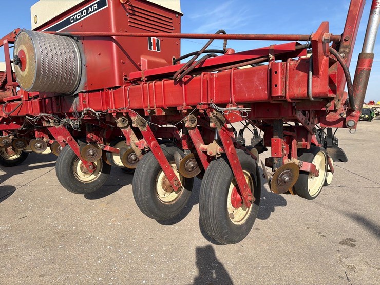 international-800-image-6