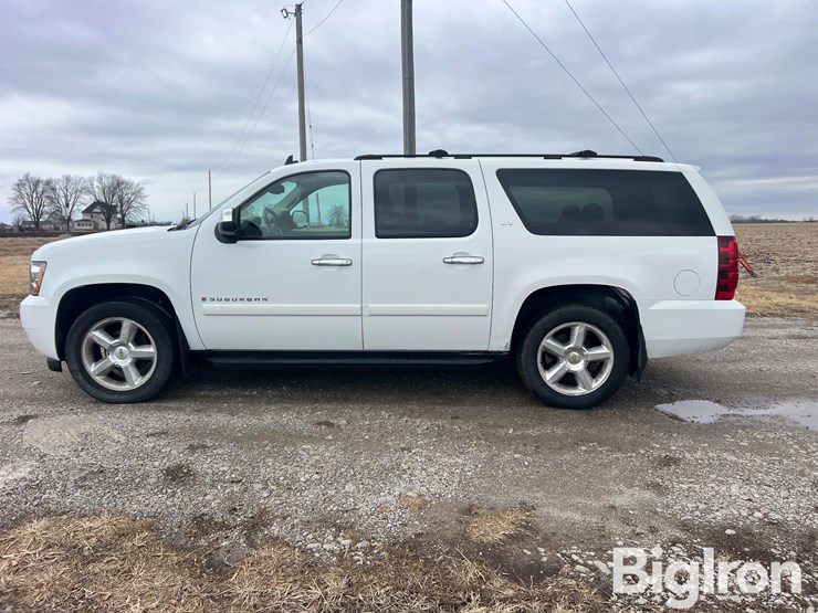 2007-chevrolet-suburban-image-8
