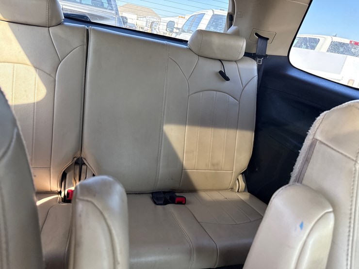 2011-gmc-acadia-image-25