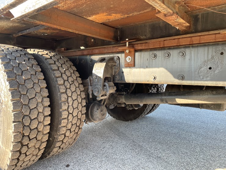 1999-peterbilt-330-image-25