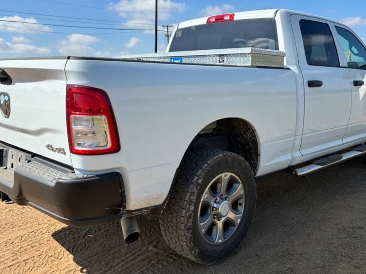 2022-dodge-2500-image-3