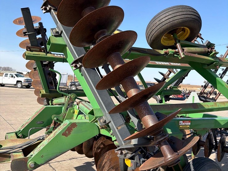 john-deere-630-image-10