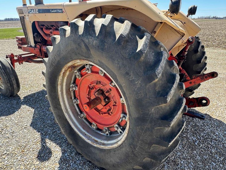case-1030-comfort-king-tractor,-diesel,-wide-front,-18.4-34-tires,-5-front-weights,-2-remotes,-3pt.,-image-10