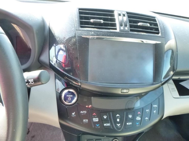 2014-toyota-rav4-image-13