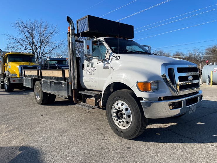 2009-ford-f750-xlt-image-3