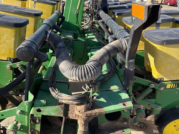 john-deere-7200-image-48