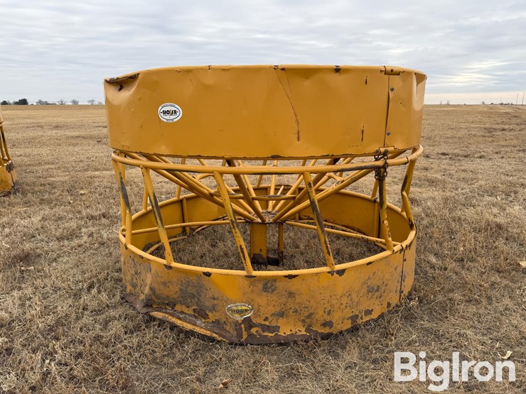 sioux-hanging-bale-feeder-image-7