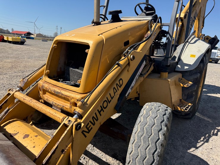 new-holland-555e-image-41