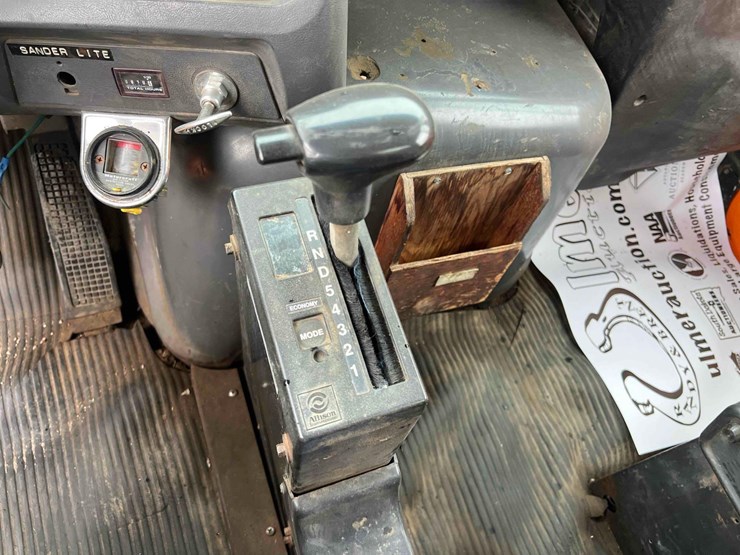 1995-ford-l8000-image-16