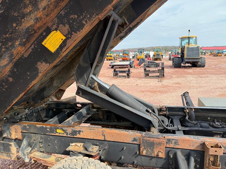 #205-•-lot-205-image-37