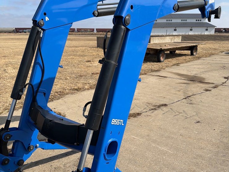 2013-new-holland-855tl-image-34